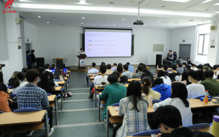 【珠江时报】哪些大学生更受企业青睐？best365网页版登录官网就业讲座有答案
